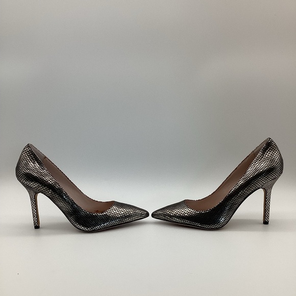 1930. Vince Camuto Silver & Black Pump NWOT Size 8.5 - Picture 2 of 13